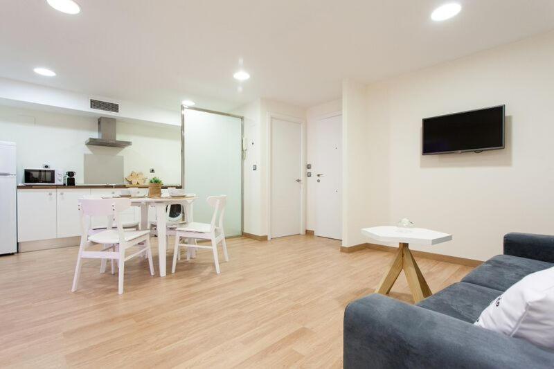 Apartments Ole - Albareda 24 Севілья Екстер'єр фото